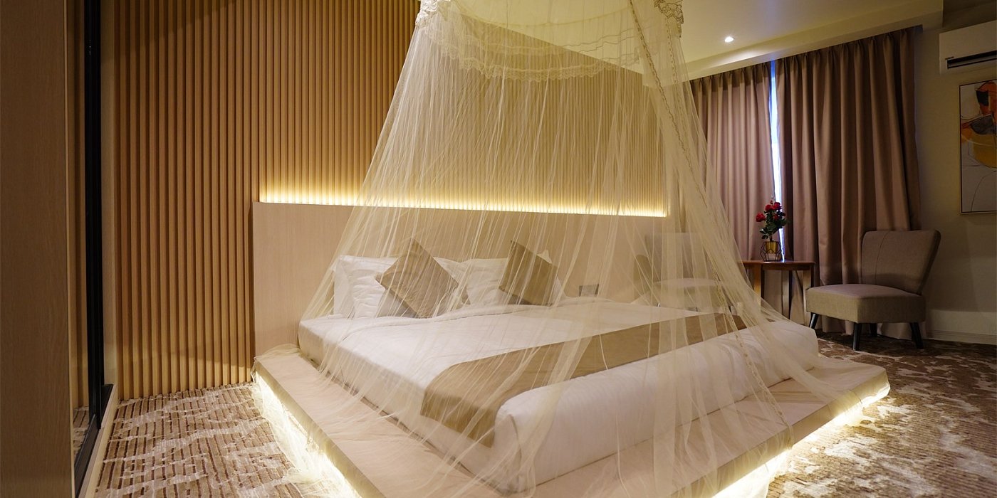 Honeymoon Suite Room